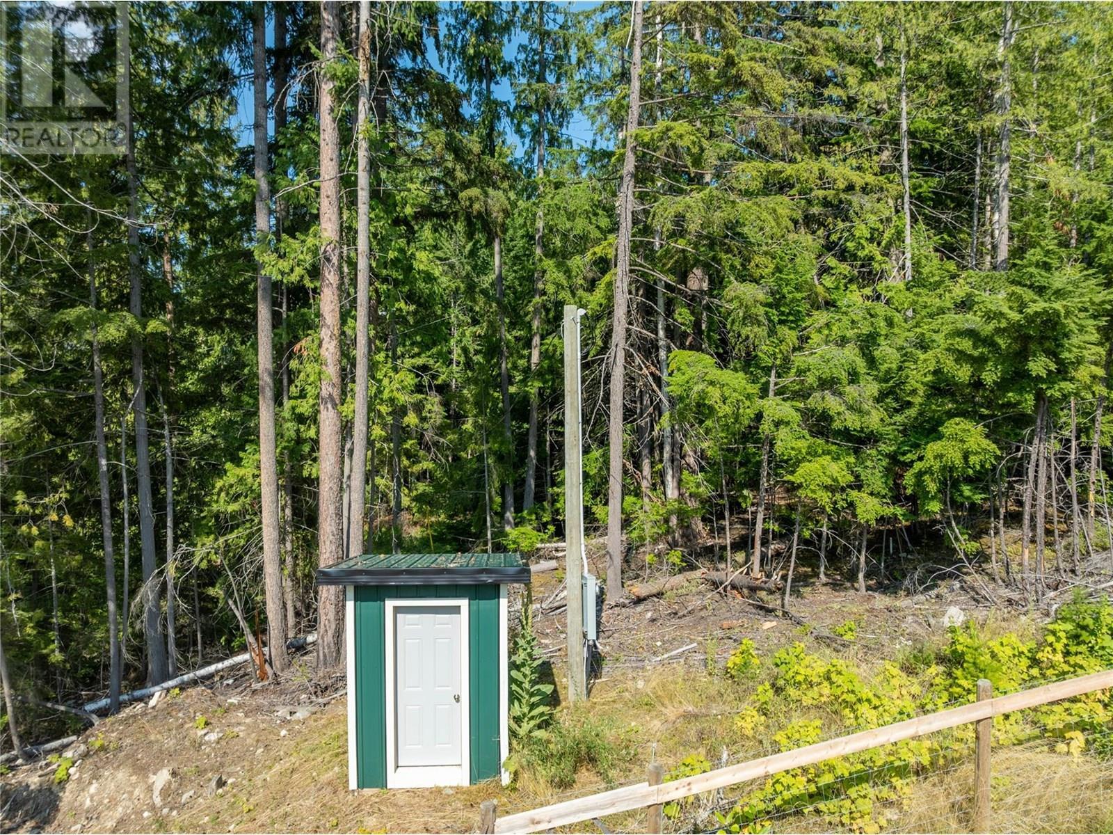 6226 Armstrong Road, Eagle Bay, BC