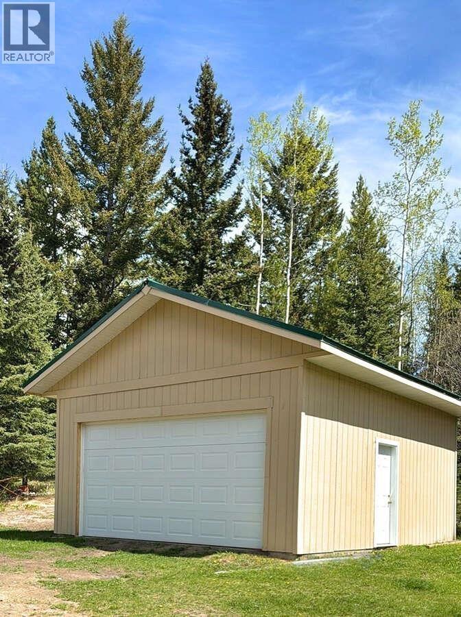 7673 Graham Road, Bridge Lake, BC - Outdoor