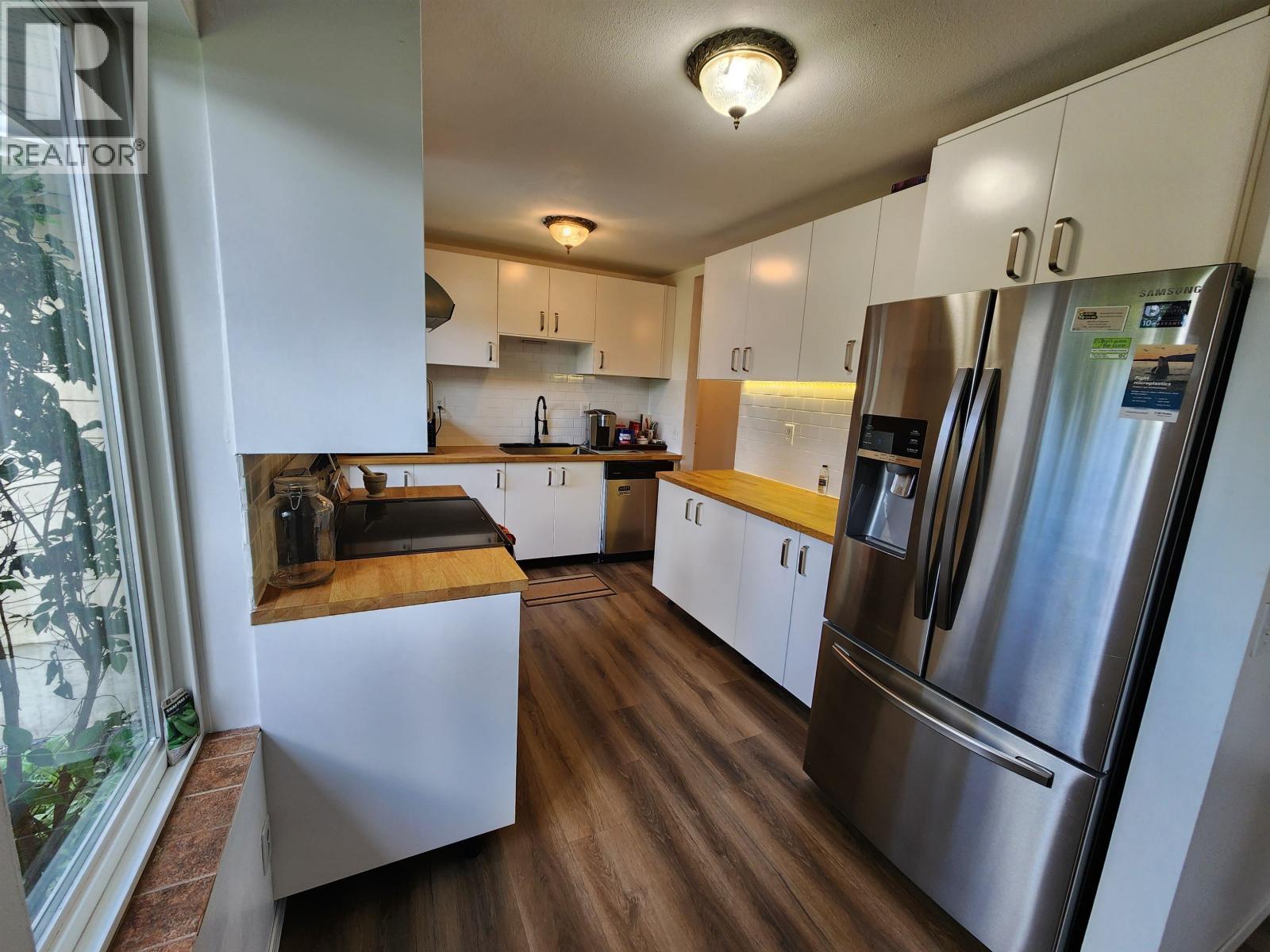 7673 Graham Road, Bridge Lake, BC - Indoor Photo Showing Kitchen
