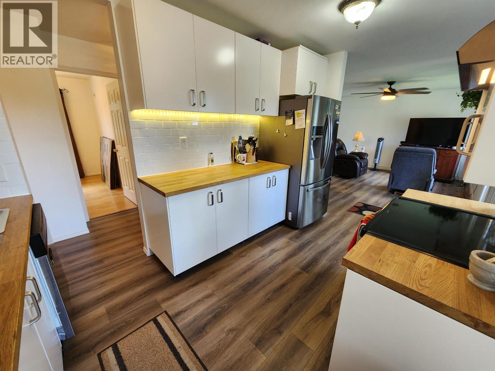 7673 Graham Road, Bridge Lake, BC - Indoor Photo Showing Kitchen