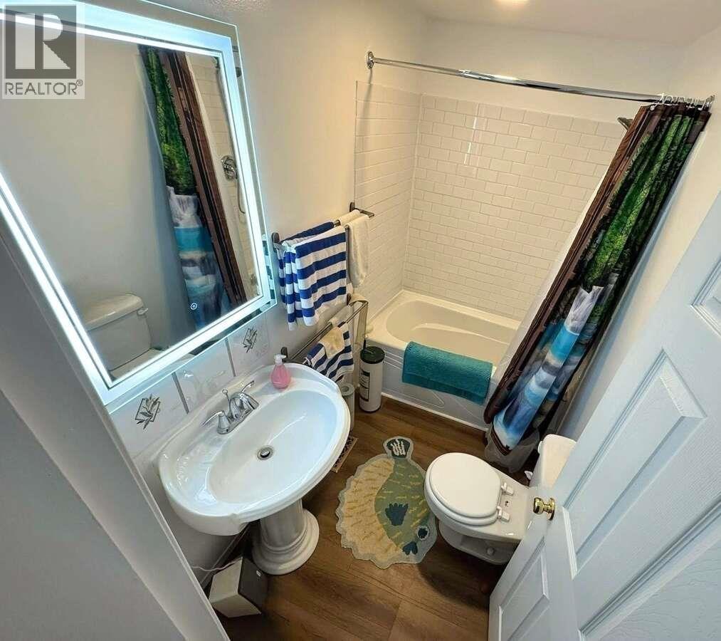 7673 Graham Road, Bridge Lake, BC - Indoor Photo Showing Bathroom