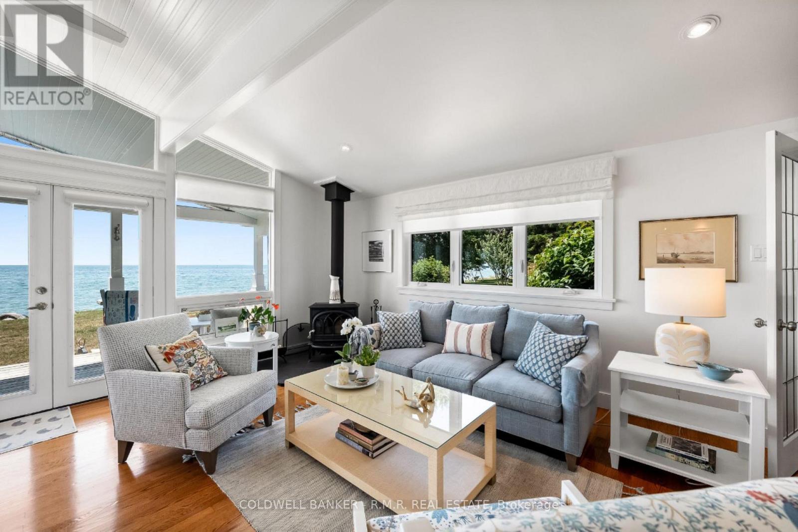 1044C Port Britain Road, Port Hope, ON - Indoor Photo Showing Living Room