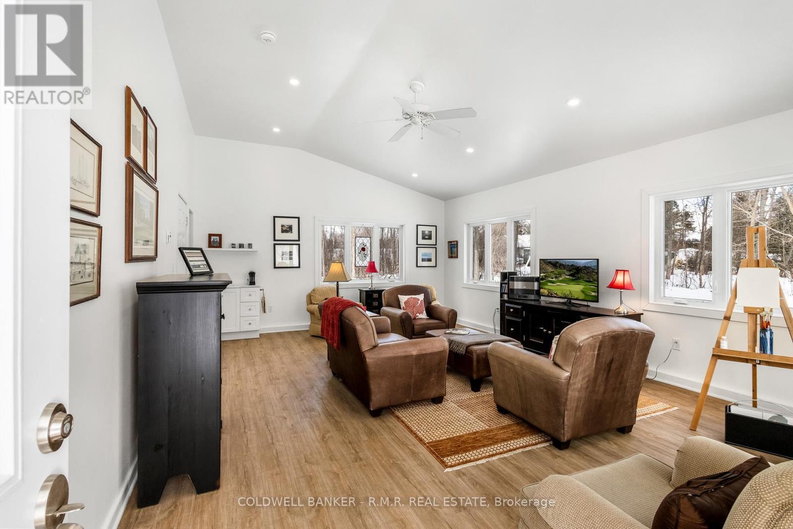 1044C Port Britain Road, Port Hope, ON - Indoor Photo Showing Living Room