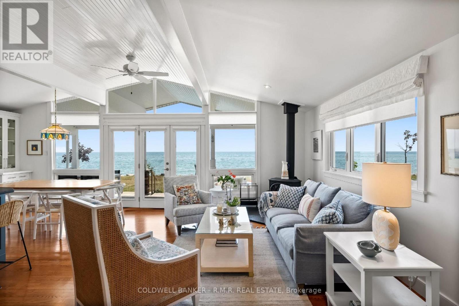 1044C Port Britain Road, Port Hope, ON - Indoor Photo Showing Living Room