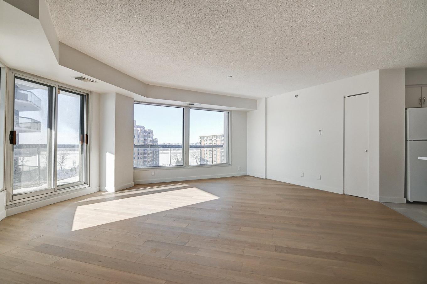 Living room - 703-8245 Boul. St-Laurent, Brossard, QC - Indoor Photo Showing Other Room