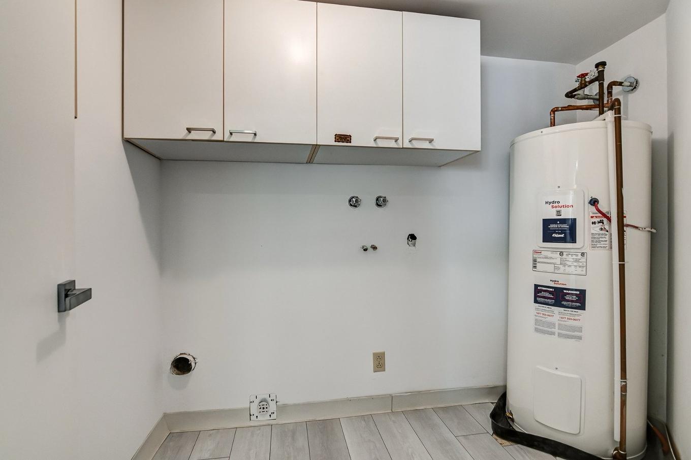 Laundry room - 703-8245 Boul. St-Laurent, Brossard, QC - Indoor