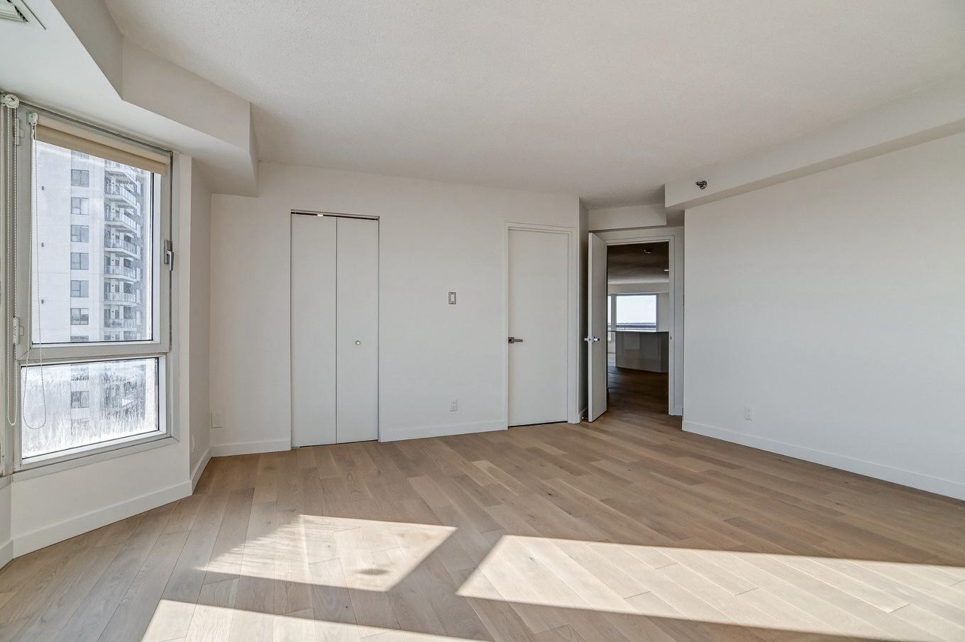 Primary bedroom - 703-8245 Boul. St-Laurent, Brossard, QC - Indoor Photo Showing Other Room