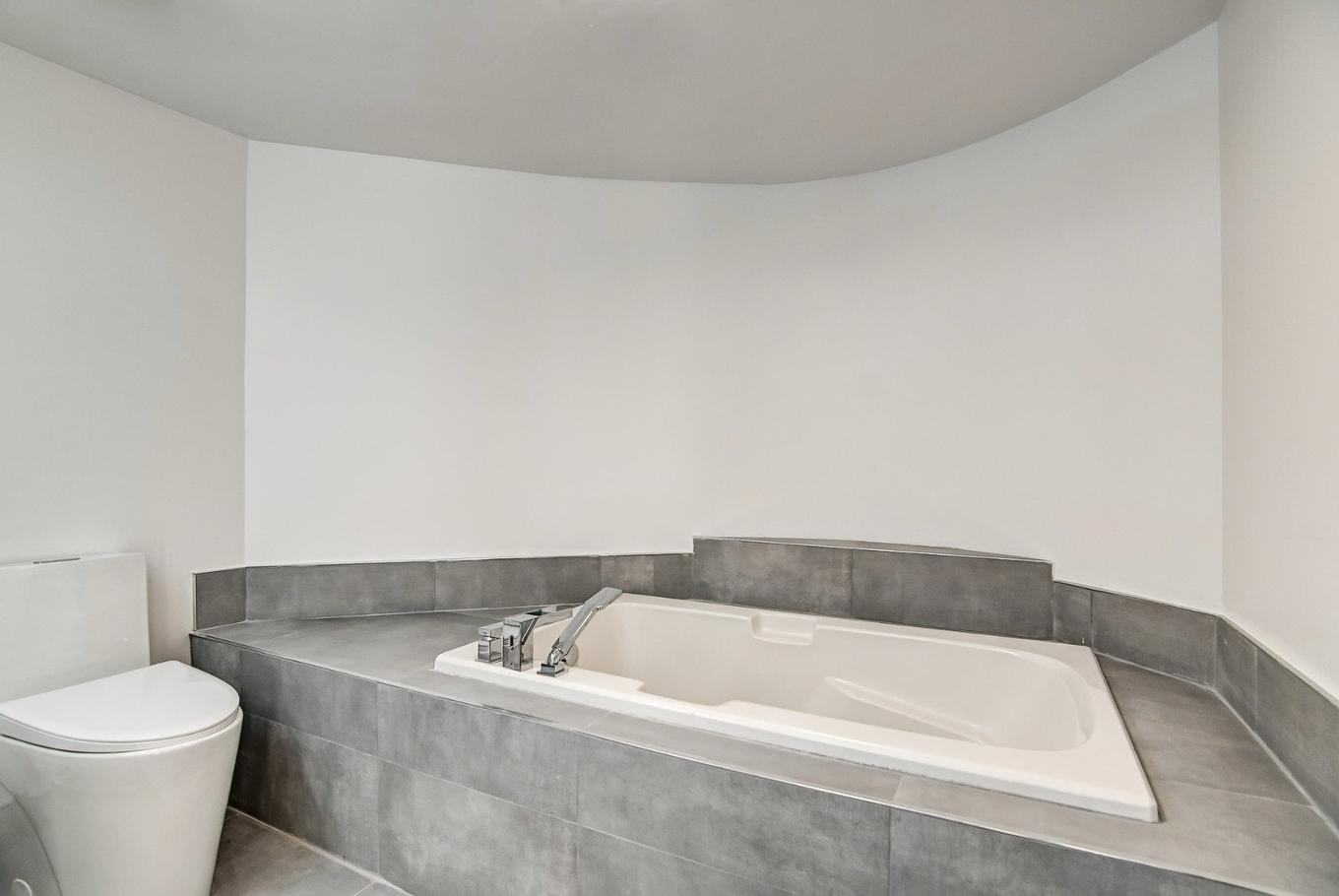 Ensuite bathroom - 703-8245 Boul. St-Laurent, Brossard, QC - Indoor Photo Showing Bathroom