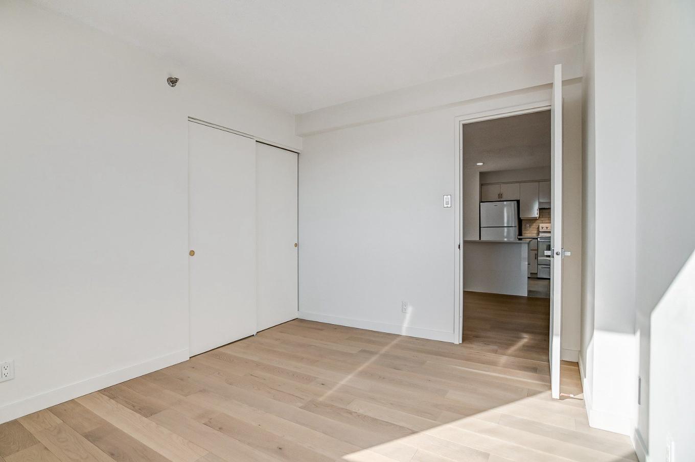 Bedroom - 703-8245 Boul. St-Laurent, Brossard, QC - Indoor Photo Showing Other Room