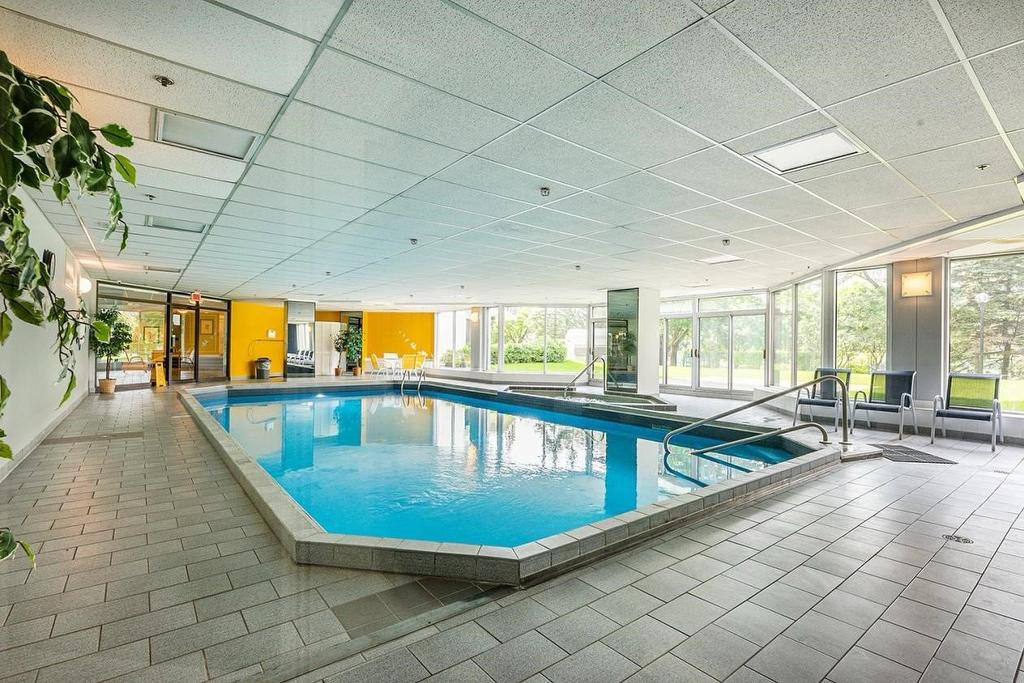 Pool - 703-8245 Boul. St-Laurent, Brossard, QC - Indoor Photo Showing Other Room With In Ground Pool
