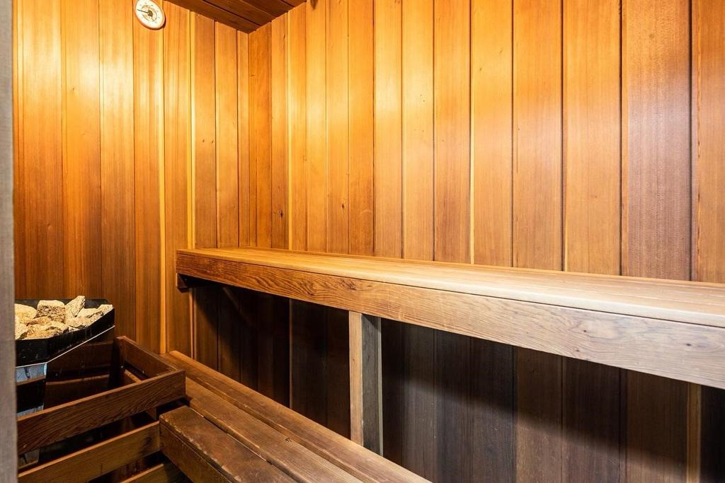 Sauna - 703-8245 Boul. St-Laurent, Brossard, QC - Indoor Photo Showing Other Room