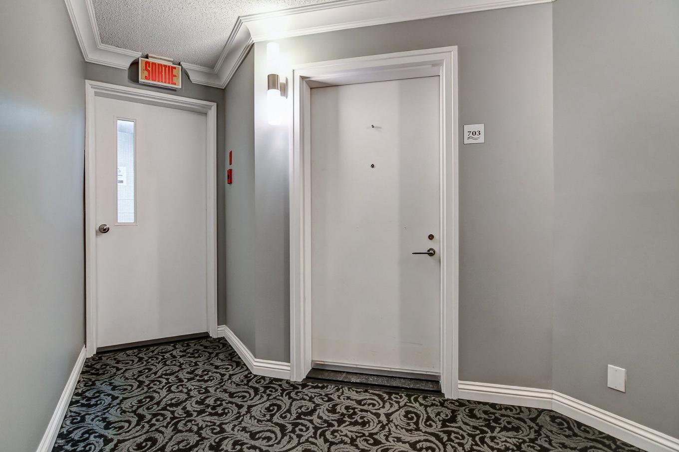 Passageway - 703-8245 Boul. St-Laurent, Brossard, QC - Indoor Photo Showing Other Room