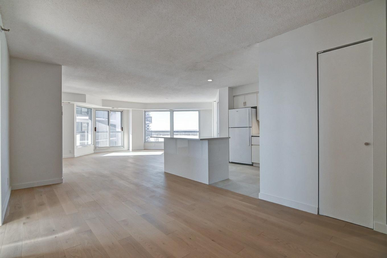 Overall view - 703-8245 Boul. St-Laurent, Brossard, QC - Indoor Photo Showing Other Room