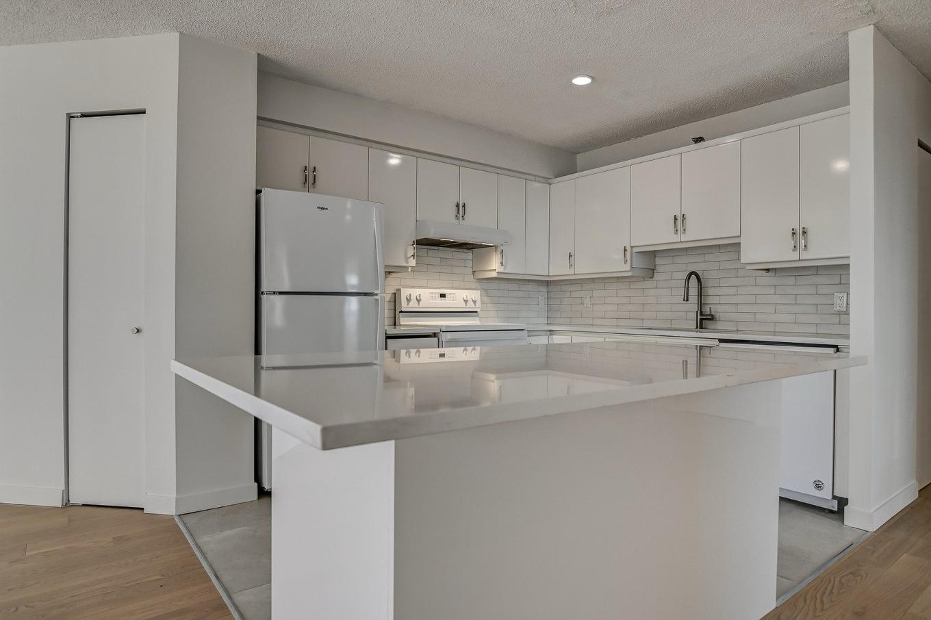 Kitchen - 703-8245 Boul. St-Laurent, Brossard, QC - Indoor Photo Showing Kitchen