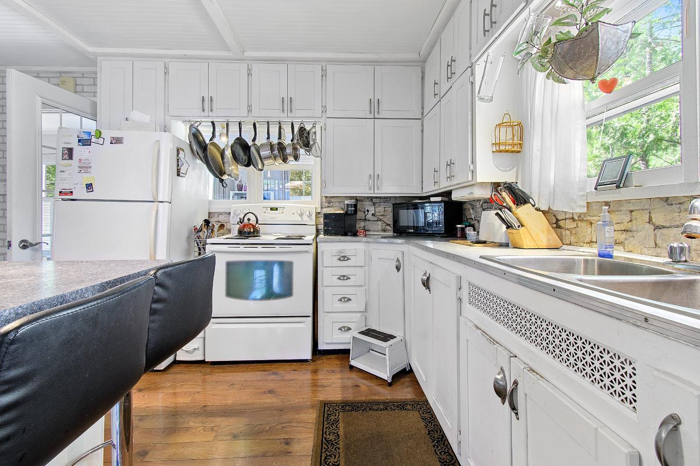 Cuisine - 5C Rue Mccagg, Clarendon, QC - Indoor Photo Showing Kitchen With Double Sink