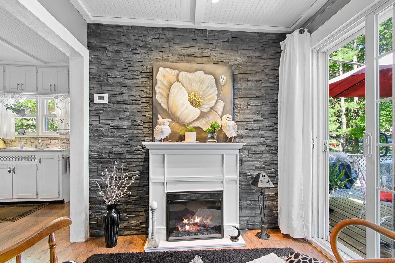 Boudoir - 5C Rue Mccagg, Clarendon, QC - Indoor Photo Showing Living Room With Fireplace