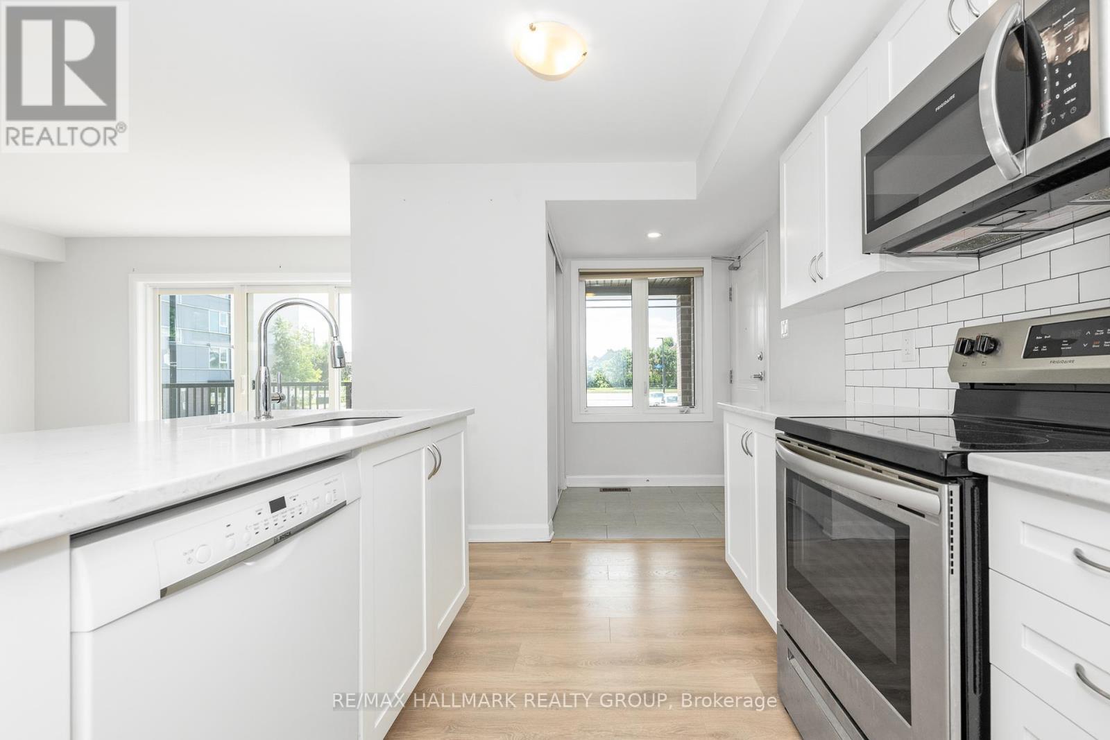16 - 415 Eldorado Private, Ottawa, ON - Indoor Photo Showing Kitchen With Upgraded Kitchen