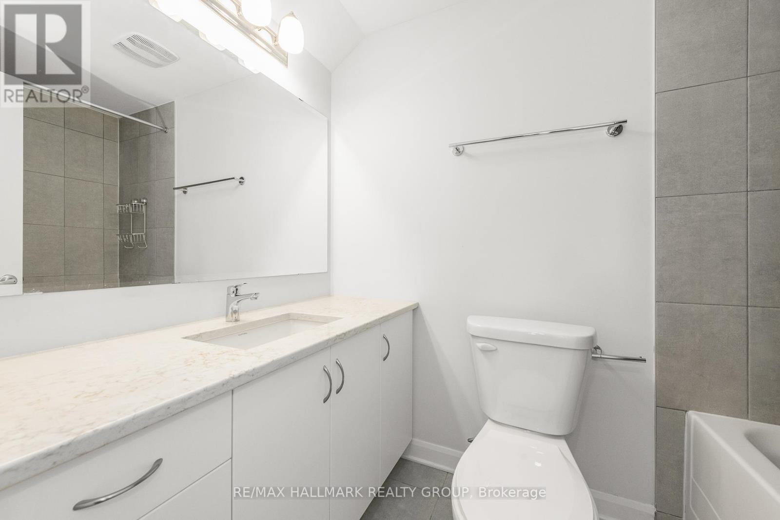 16 - 415 Eldorado Private, Ottawa, ON - Indoor Photo Showing Bathroom