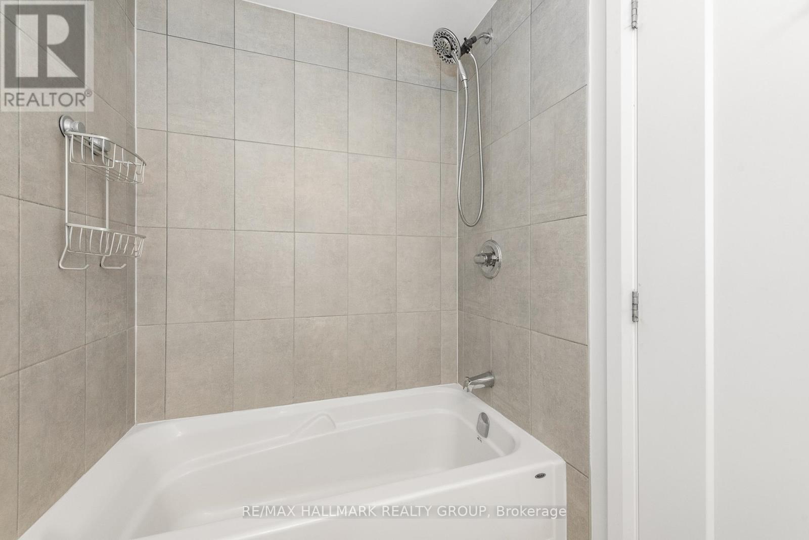 16 - 415 Eldorado Private, Ottawa, ON - Indoor Photo Showing Bathroom