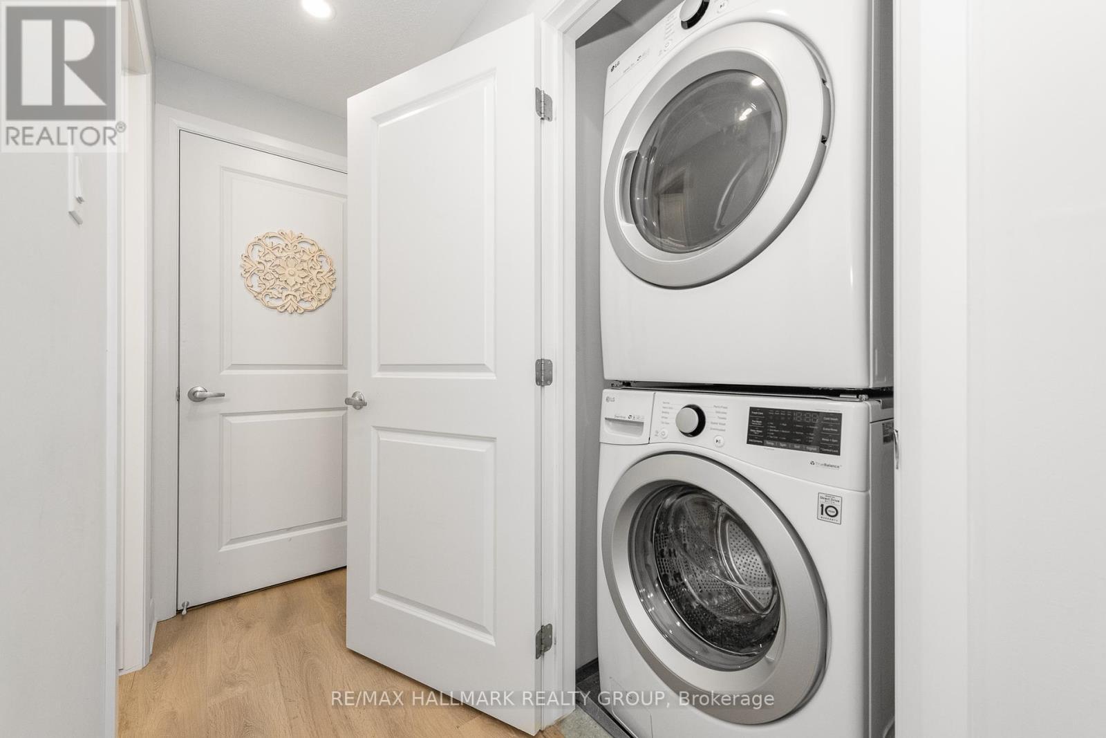 16 - 415 Eldorado Private, Ottawa, ON - Indoor Photo Showing Laundry Room