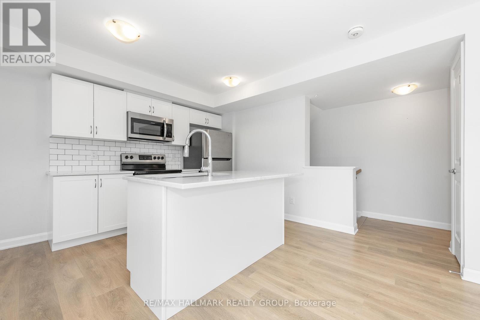 16 - 415 Eldorado Private, Ottawa, ON - Indoor Photo Showing Kitchen