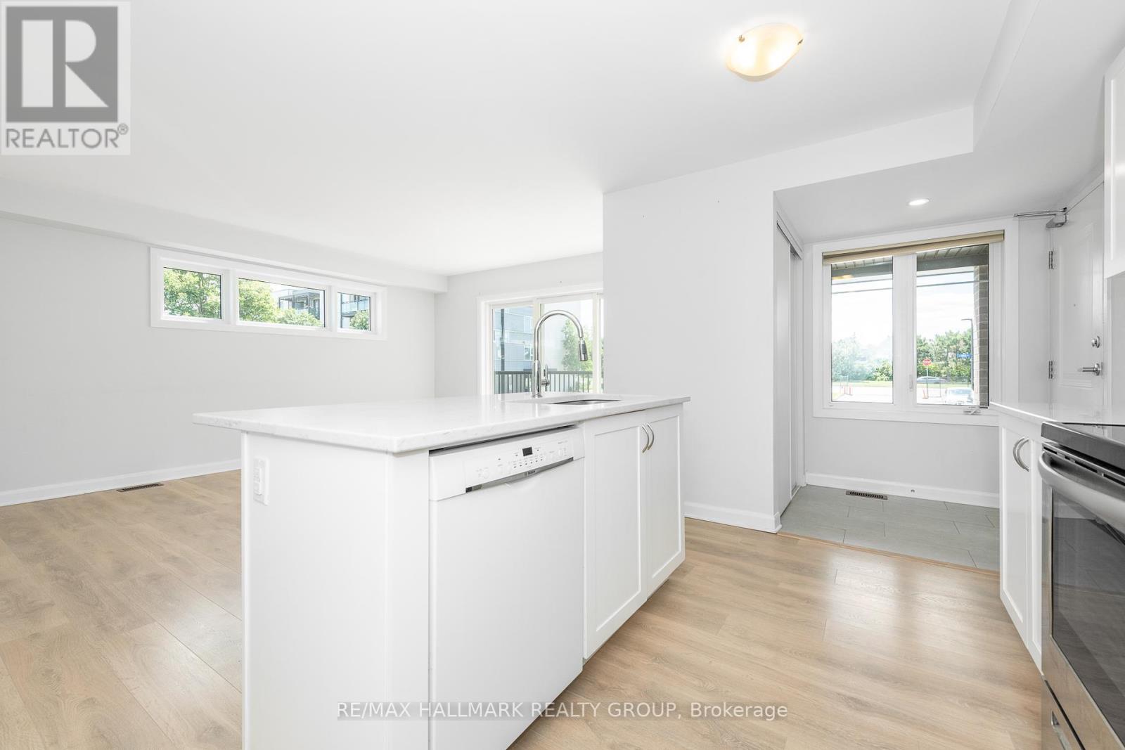16 - 415 Eldorado Private, Ottawa, ON - Indoor Photo Showing Kitchen