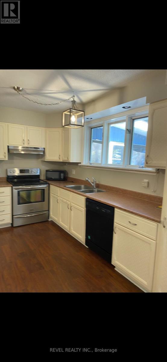 417 Main Street, Smooth Rock Falls (Srf), ON - Indoor Photo Showing Kitchen With Double Sink
