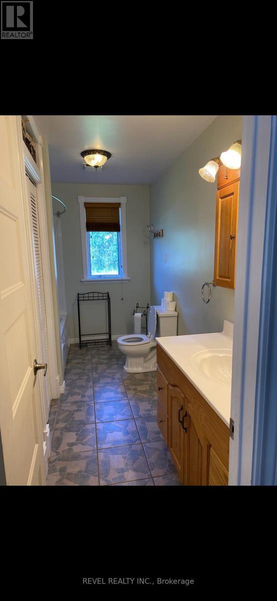 417 Main Street, Smooth Rock Falls (Srf), ON - Indoor Photo Showing Bathroom