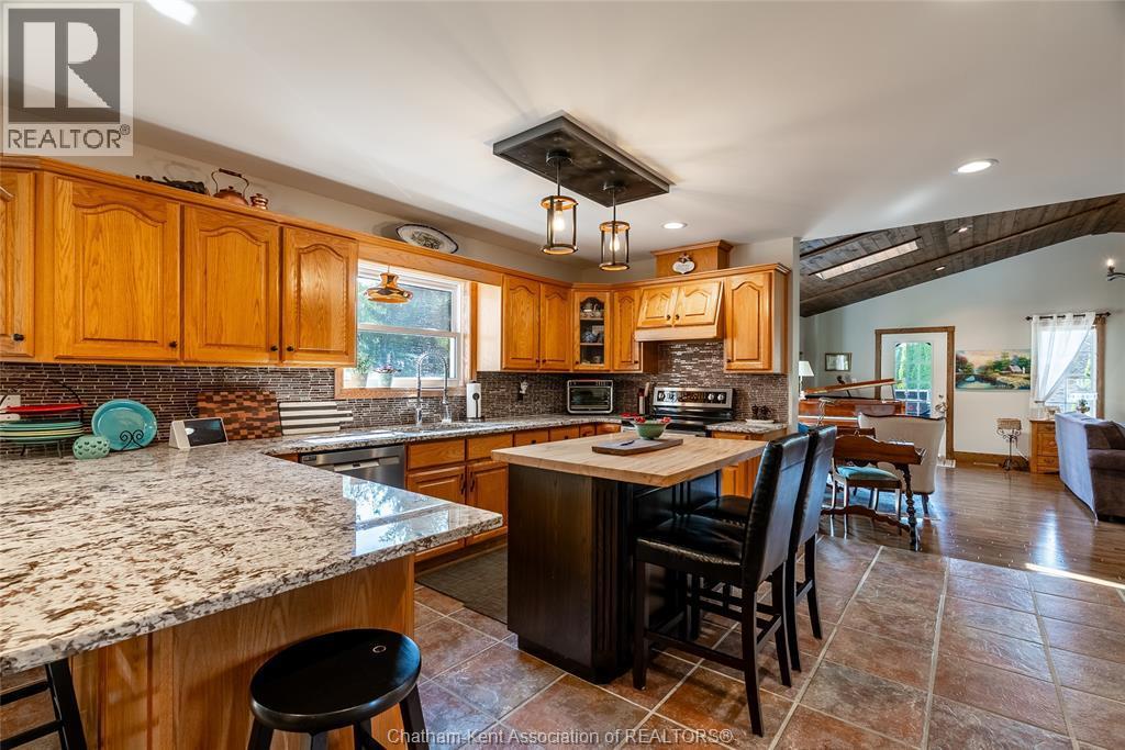 19281 Highbanks Road, Cedar Springs, ON - Indoor Photo Showing Kitchen With Double Sink