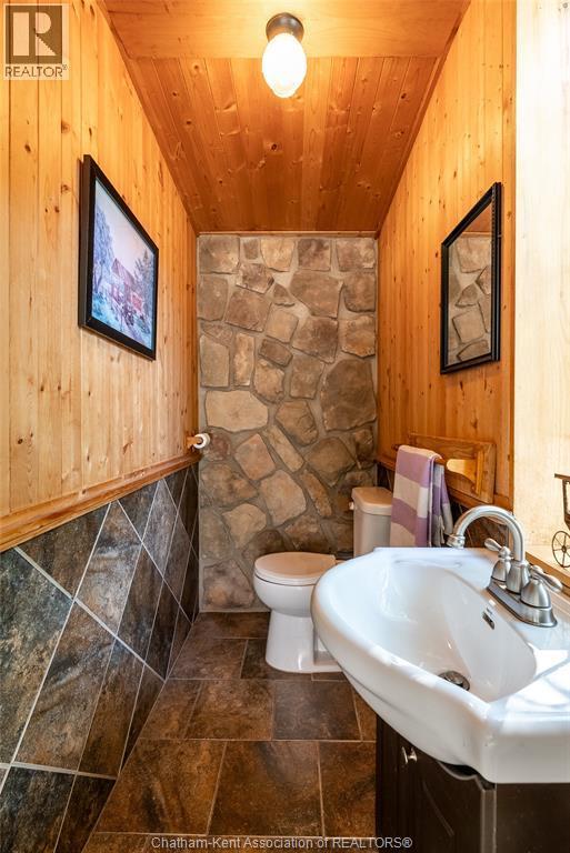 19281 Highbanks Road, Cedar Springs, ON - Indoor Photo Showing Bathroom