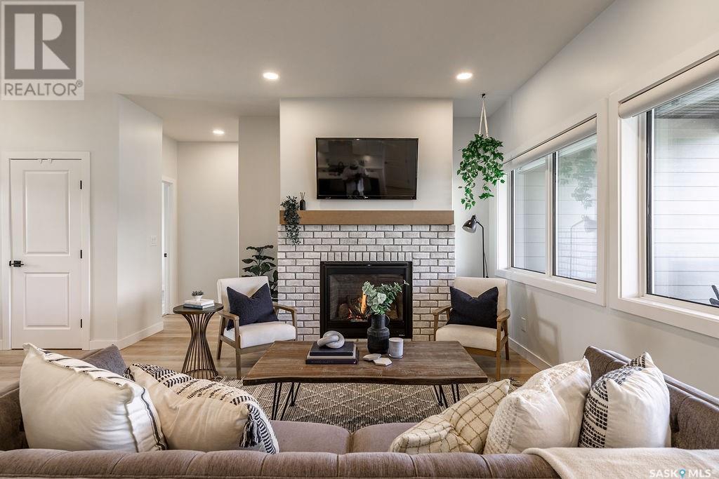 10 Applewood Place, Corman Park Rm No. 344, SK - Indoor Photo Showing Living Room With Fireplace
