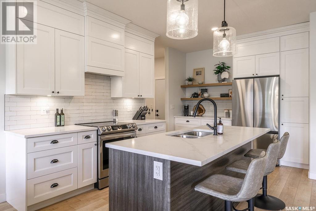 10 Applewood Place, Corman Park Rm No. 344, SK - Indoor Photo Showing Kitchen With Stainless Steel Kitchen With Double Sink With Upgraded Kitchen