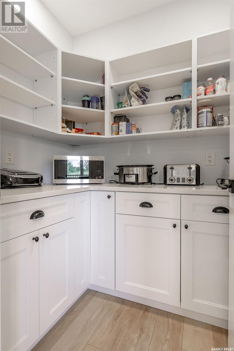 10 Applewood Place, Corman Park Rm No. 344, SK - Indoor With Storage