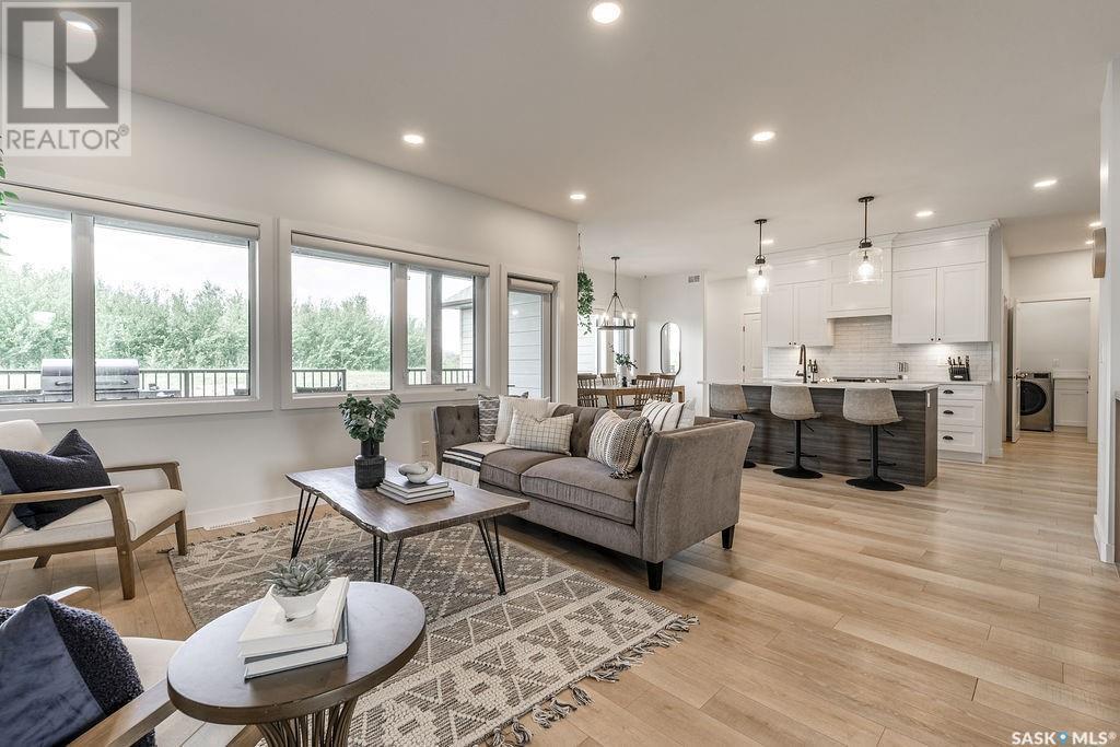 10 Applewood Place, Corman Park Rm No. 344, SK - Indoor Photo Showing Living Room