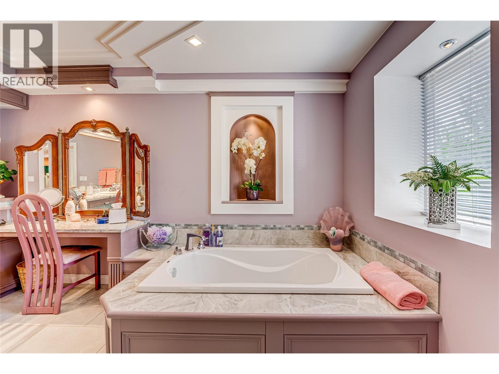 39 Ladyslipper Road, Lumby, BC - Indoor Photo Showing Bathroom