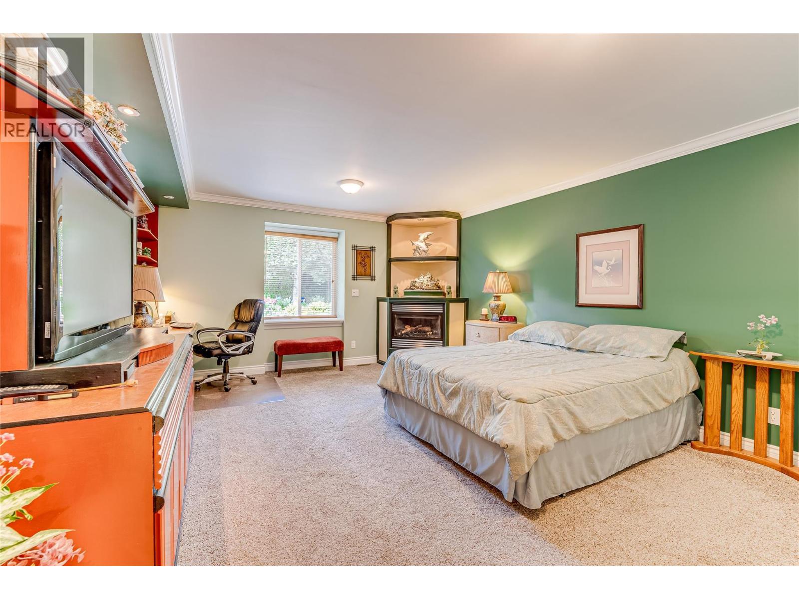 39 Ladyslipper Road, Lumby, BC - Indoor Photo Showing Bedroom