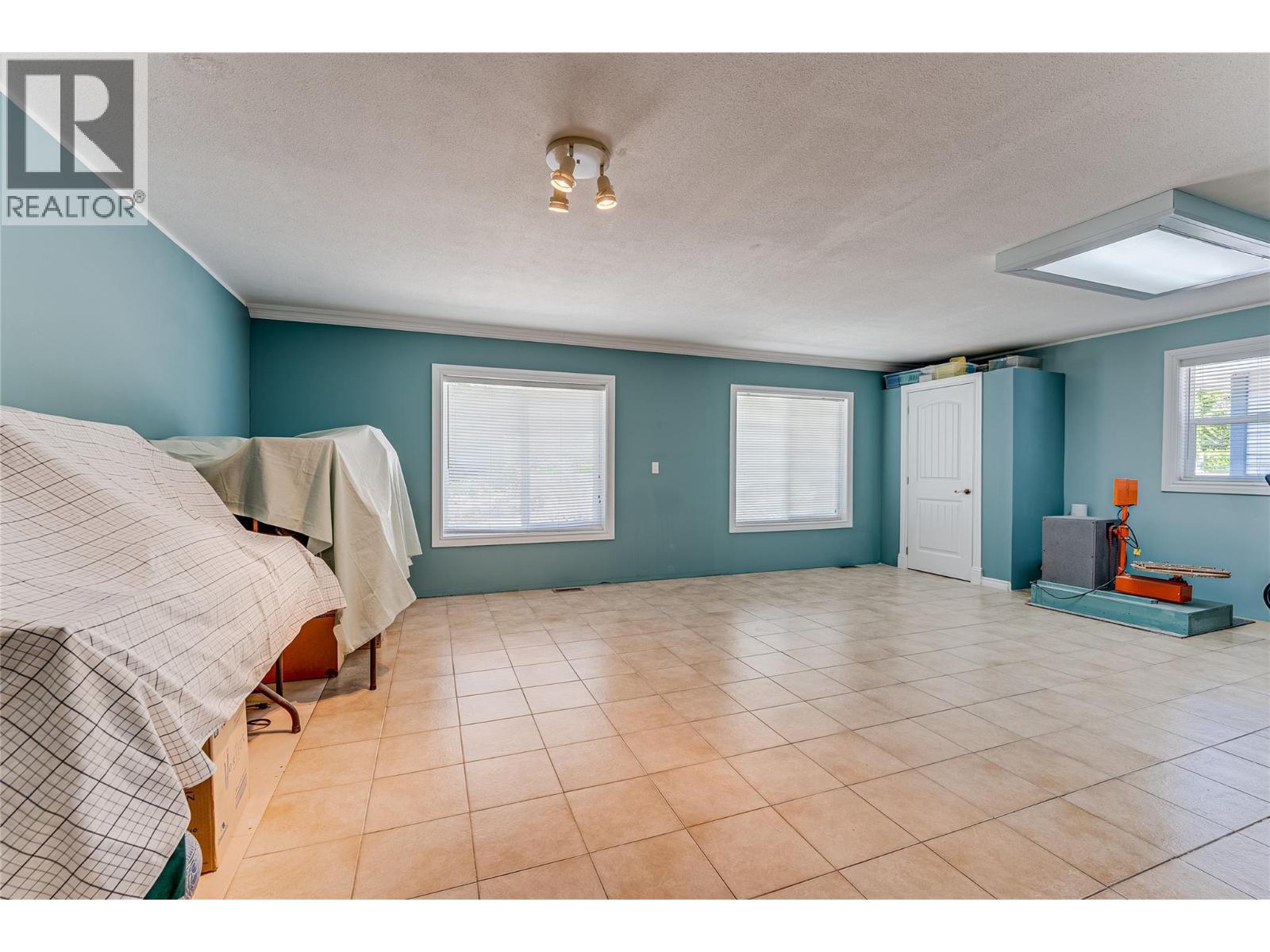 39 Ladyslipper Road, Lumby, BC - Indoor