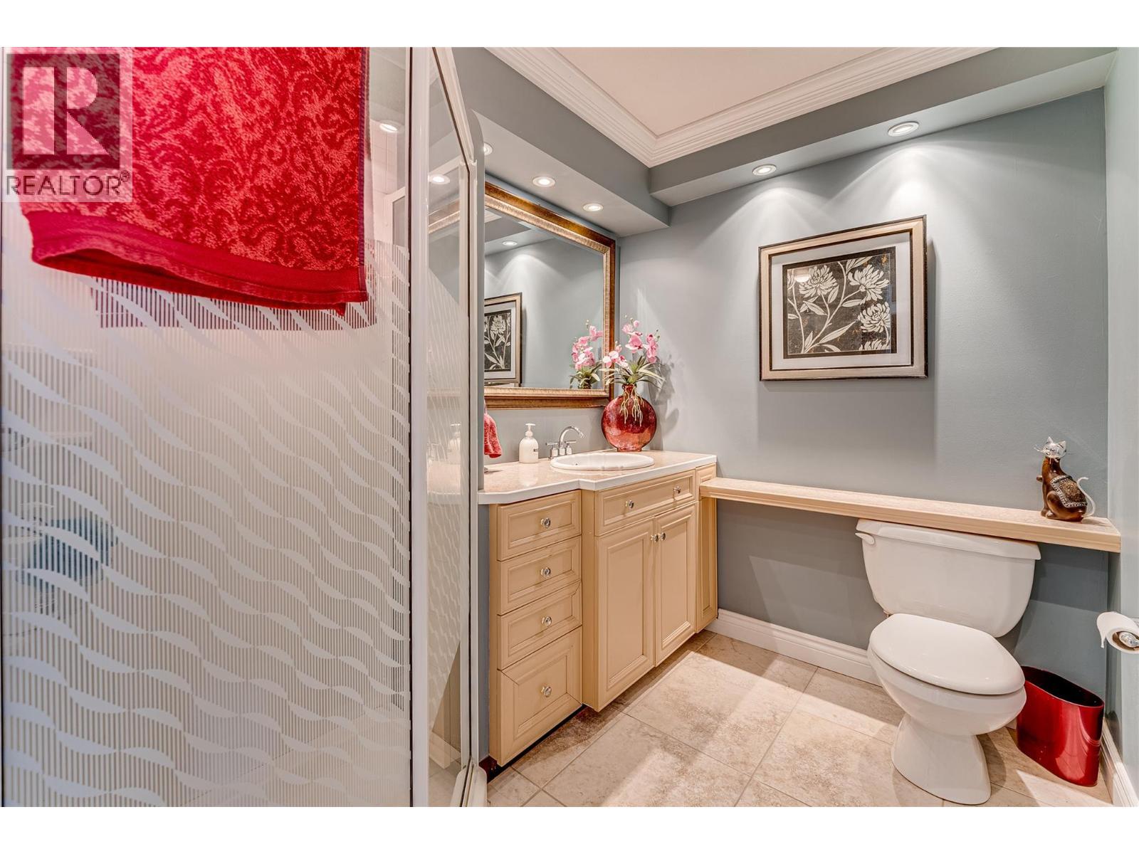 39 Ladyslipper Road, Lumby, BC - Indoor Photo Showing Bathroom