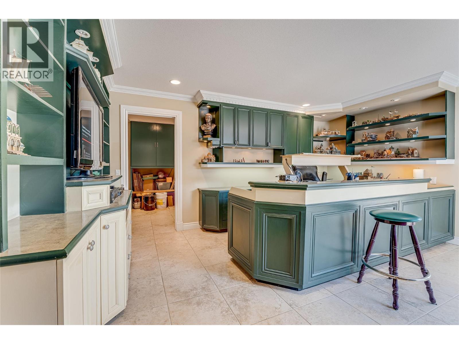 39 Ladyslipper Road, Lumby, BC - Indoor Photo Showing Kitchen