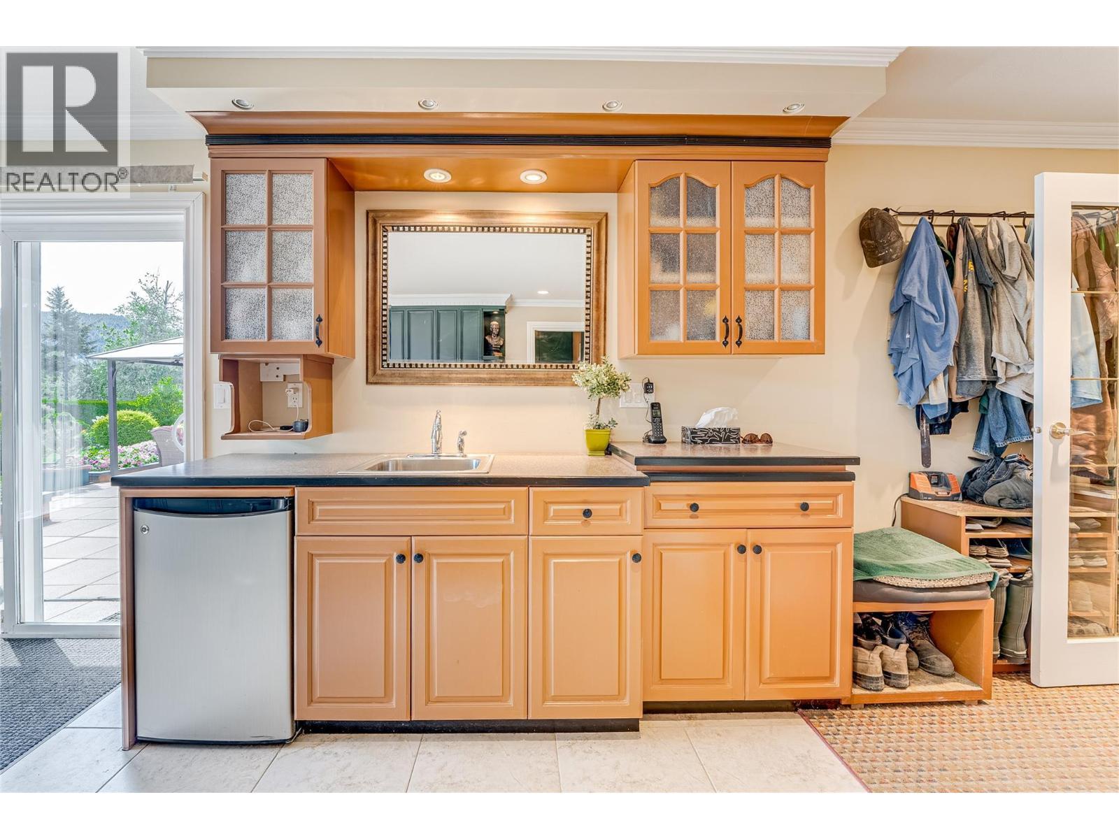 39 Ladyslipper Road, Lumby, BC - Indoor Photo Showing Kitchen