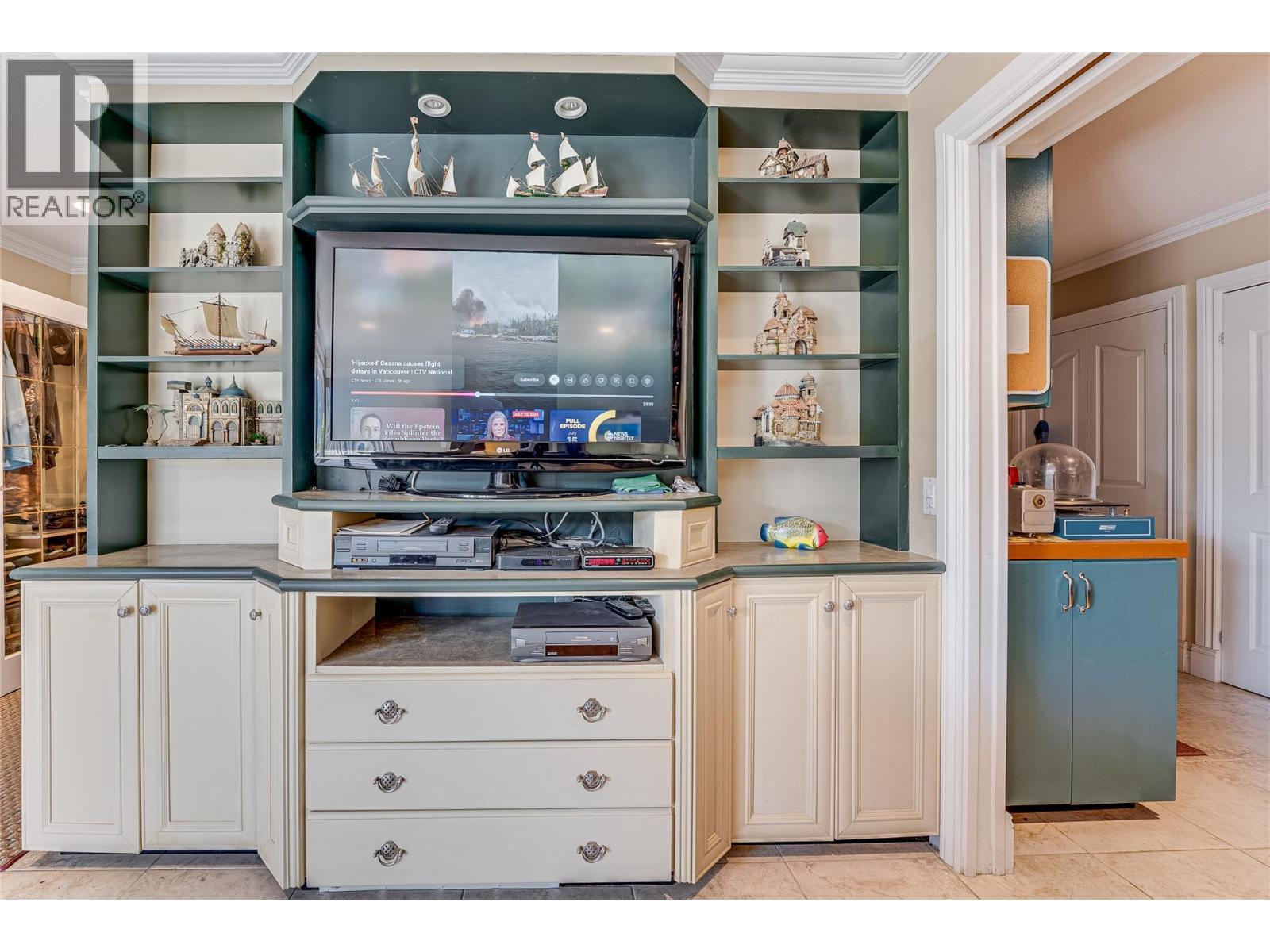 39 Ladyslipper Road, Lumby, BC - Indoor Photo Showing Kitchen