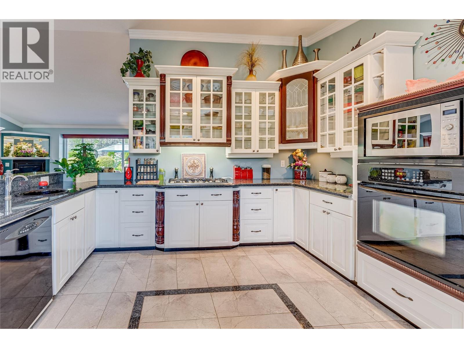 39 Ladyslipper Road, Lumby, BC - Indoor Photo Showing Kitchen