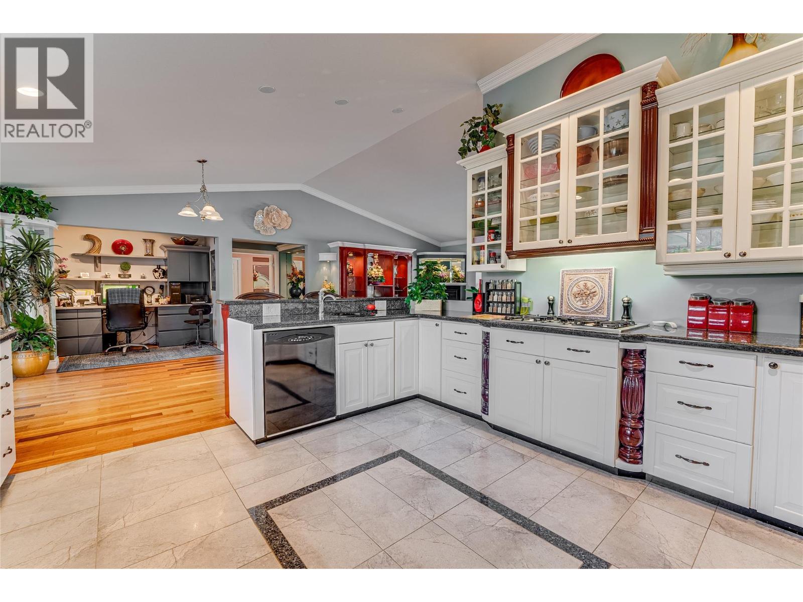 39 Ladyslipper Road, Lumby, BC - Indoor Photo Showing Kitchen