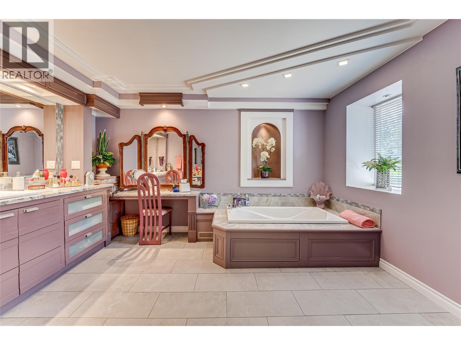 39 Ladyslipper Road, Lumby, BC - Indoor Photo Showing Bathroom