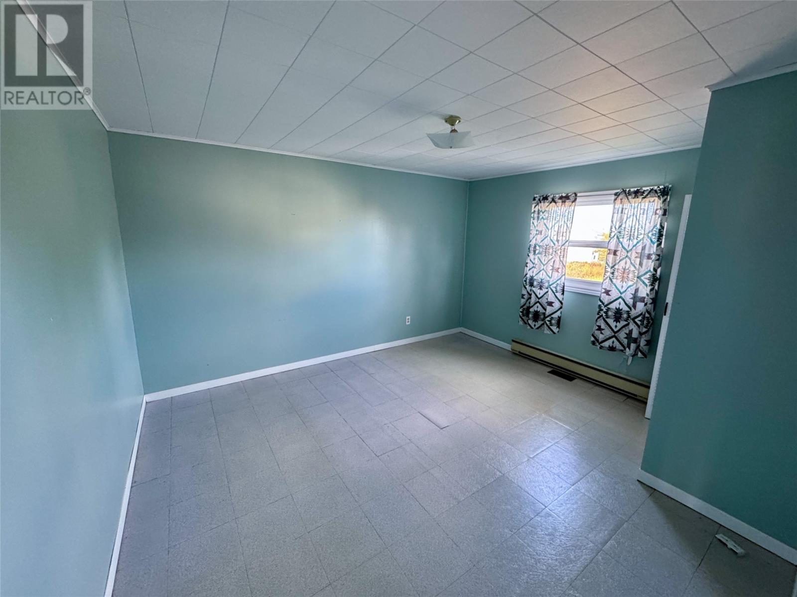 146 Main Street, Newtown, NL - Indoor Photo Showing Other Room