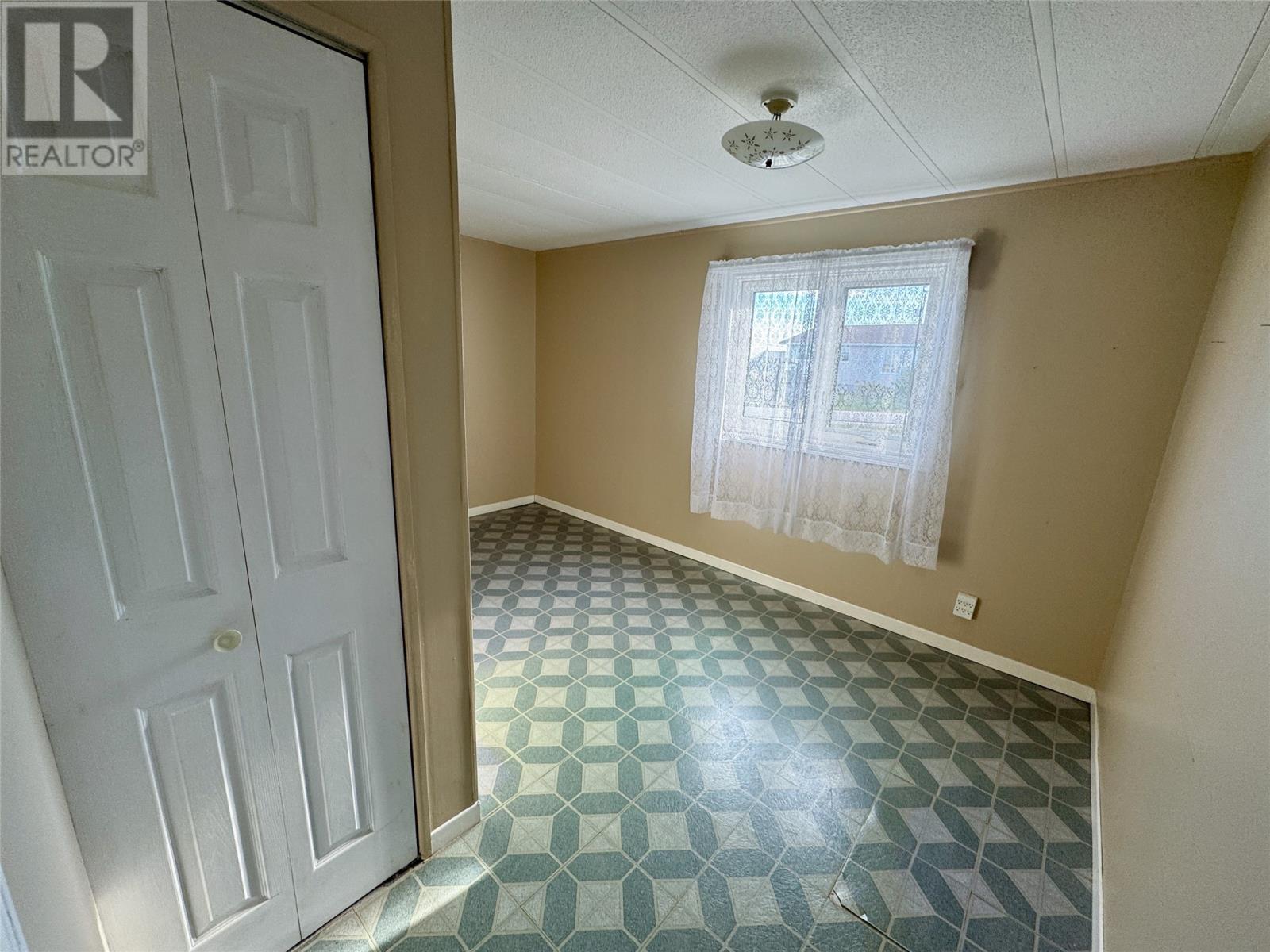146 Main Street, Newtown, NL - Indoor Photo Showing Other Room
