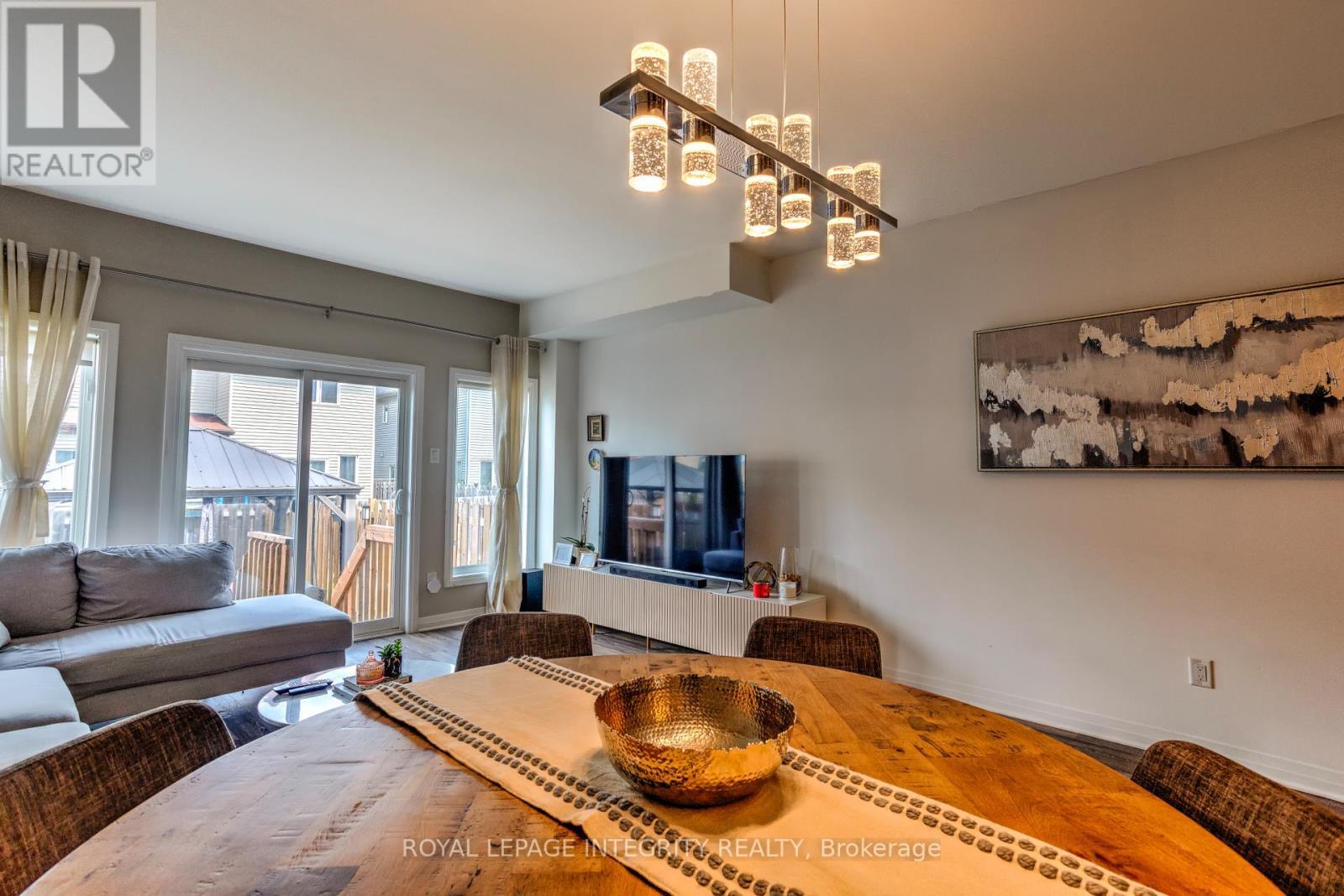 36 Mona Mcbride Drive, Arnprior, ON - Indoor Photo Showing Living Room