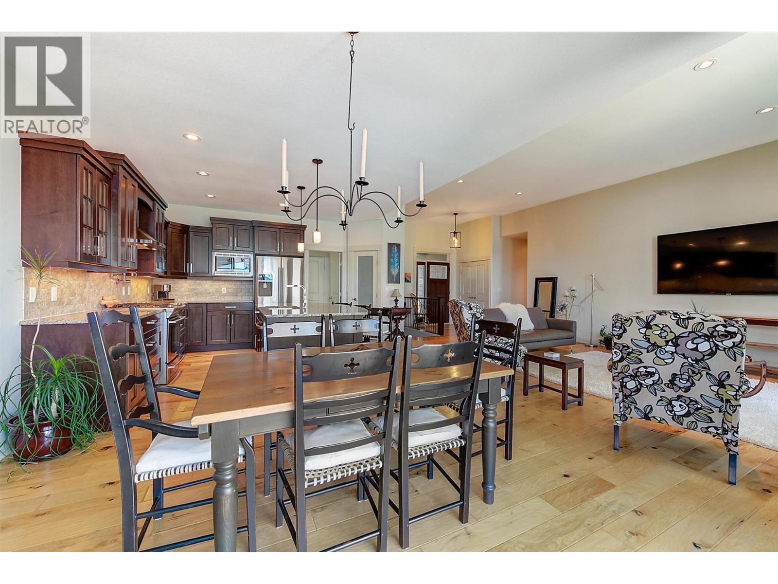 2191 Salerno Court, Kelowna, BC - Indoor Photo Showing Dining Room