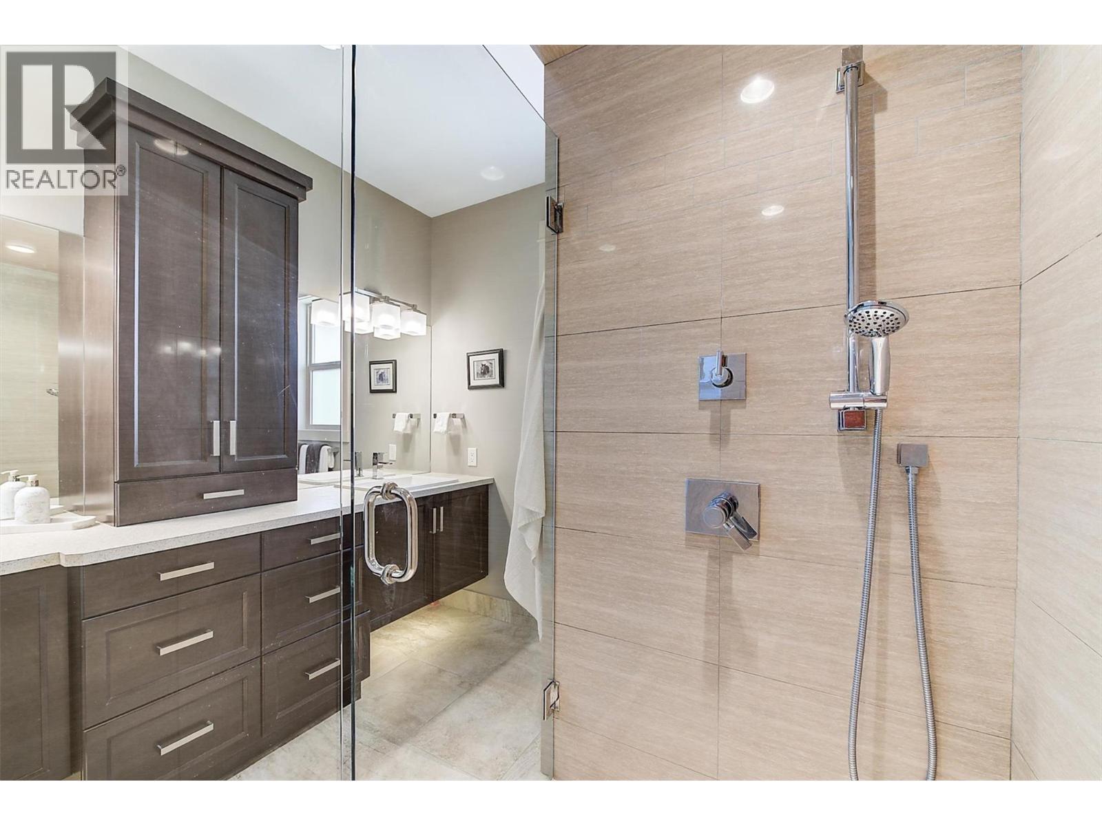 2191 Salerno Court, Kelowna, BC - Indoor Photo Showing Bathroom