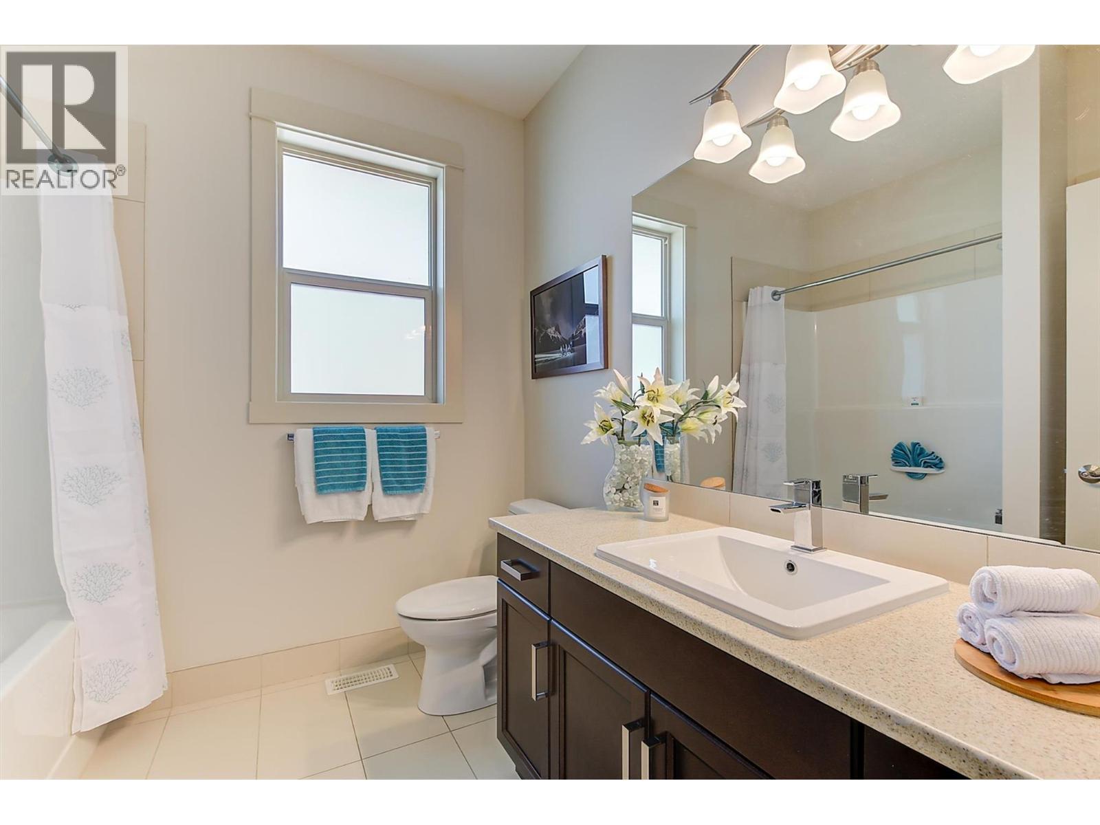 2191 Salerno Court, Kelowna, BC - Indoor Photo Showing Bathroom